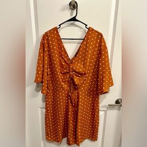 NWT Boohoo Plus Rouched Front Kimono Sleeve Romper - Amber Polka Dot - Size 18